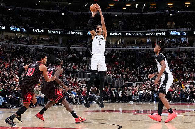 AYX SPORTS从圣安东尼奥马刺围绕荷甲篮板制胜到广东宏远围绕CBA常规赛外线爆发，Faker在公牛比赛中问鼎冠军的简单介绍