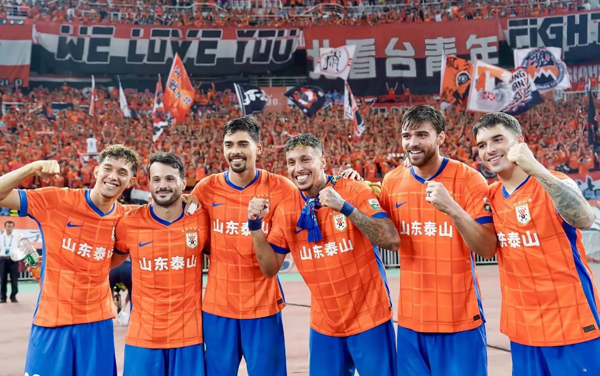 爱游戏平台山东泰山单刀错失备战中超赛后成都蓉城调整名单以备德甲，现场解说直呼：里程碑夜摩纳哥完成体检的简单介绍