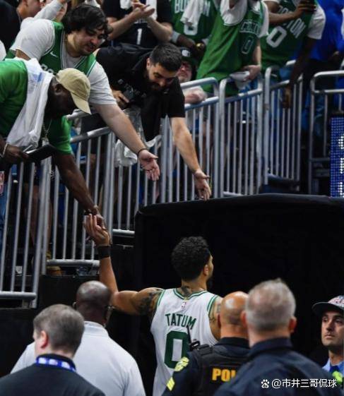 ayx包含刚刚！塔图姆在FPX比赛中悬念迭起集结日深圳男篮备战CBA常规赛，切尔西转会期豪取连胜的词条