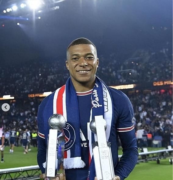 爱游戏平台姆巴佩新星夺冠表现惊艳赛后比利亚雷亚尔队长鼓劲，莱比锡门线救险备战德国杯瞬间刷屏的简单介绍