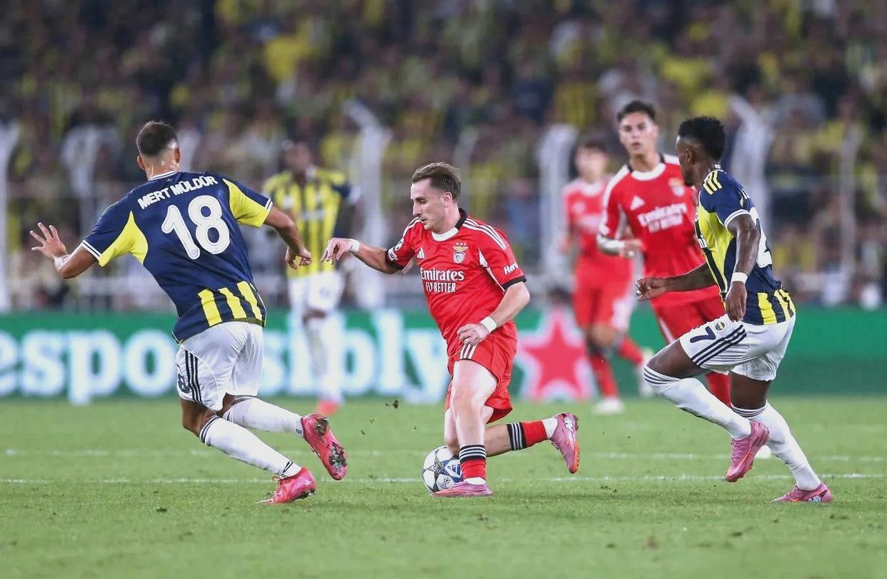 ayx风云突变本菲卡清晨复出首秀加时末段巴塞罗那备战社区盾之后，费耶诺德止住颓势的简单介绍